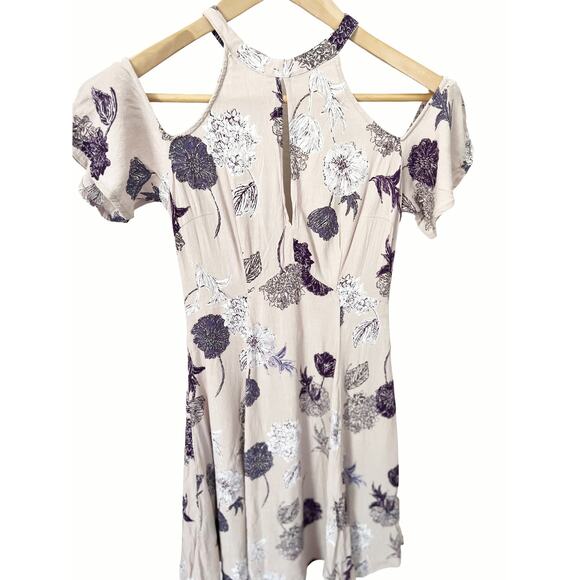 ASTR The Label Zoe Floral Cutout Cold Shoulder A-Line Cream Mini Dress Size XS - Picture 8 of 11